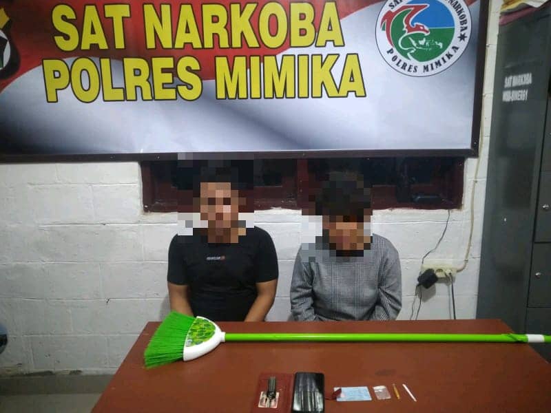 Tersangka NI diamankan bersama M dan barang bukti.