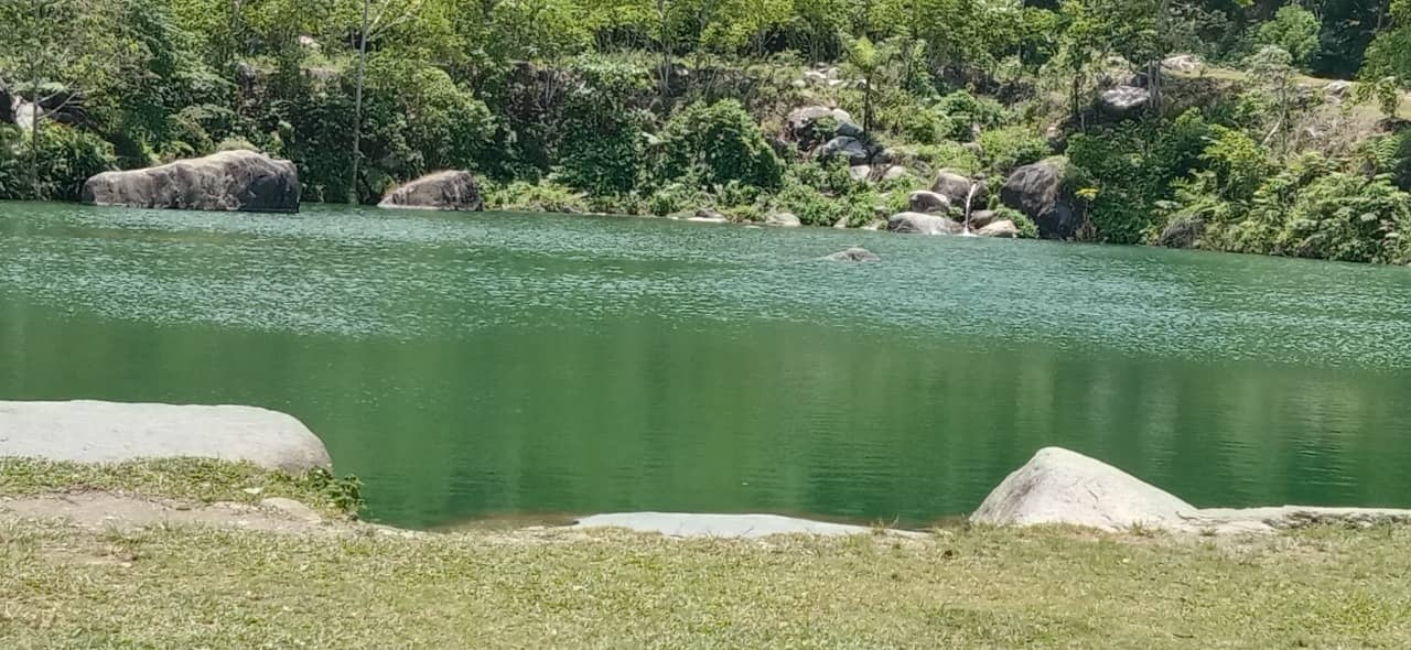 Kolam Renang Alami di Kampung Bambar, Distrik Waubu, Kabupaten Jayapura