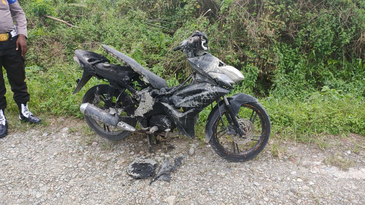 Ilustrasi berita MIMIKA: Tolak Rayuan Tinggal Serumah, Seorang Pria di Timika Bakar Motor Pacarnya, Setelah Dicek Ternyata…