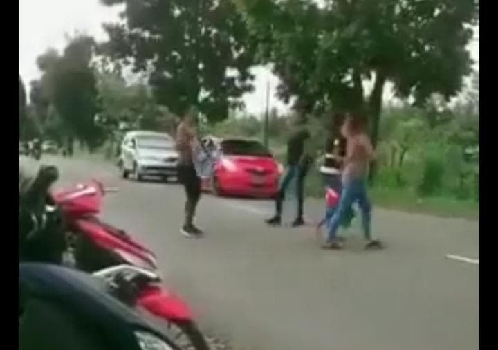 Ilustrasi berita MIMIKA: Beredar Video Pendukung Argentina Dikeroyok Fans Brazil di Jalan Bandara Timika