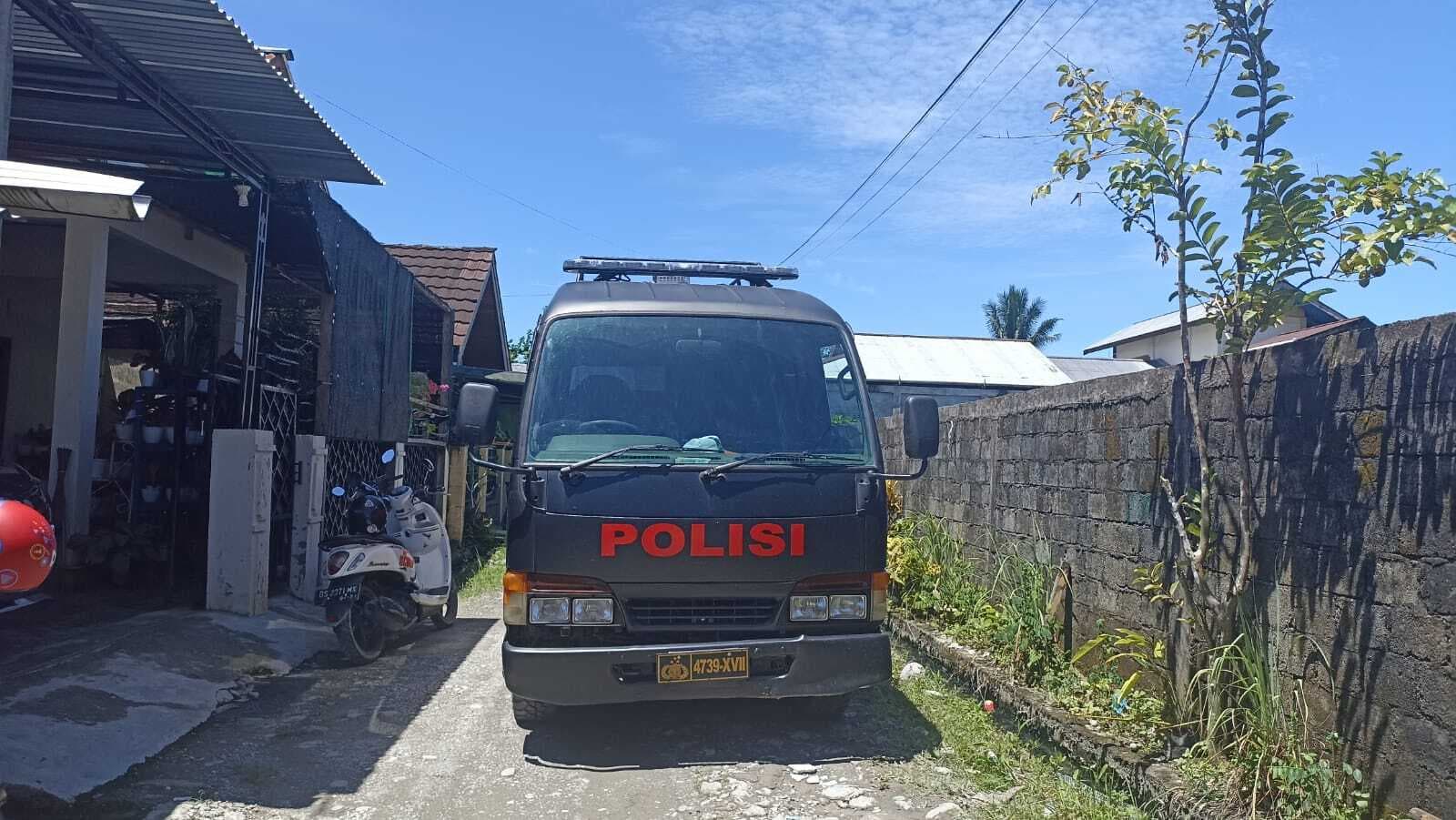 Ilustrasi berita MIMIKA: Polisi Olah TKP Pelemparan Bom Molotov di Timika Indah, Bertu: Tidak Ada Hubungan Dengan Terorisme