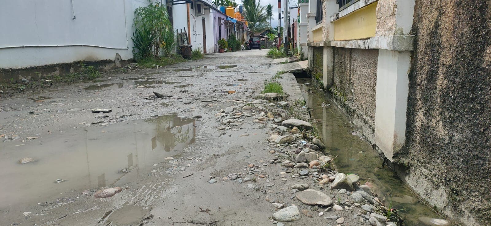 Ilustrasi berita MIMIKA: Parit Sempit Perum Bintang Timur Timika Jadi Langganan Banjir, Developer Janji Beli "Lubang Galian C" untuk Tampung Air