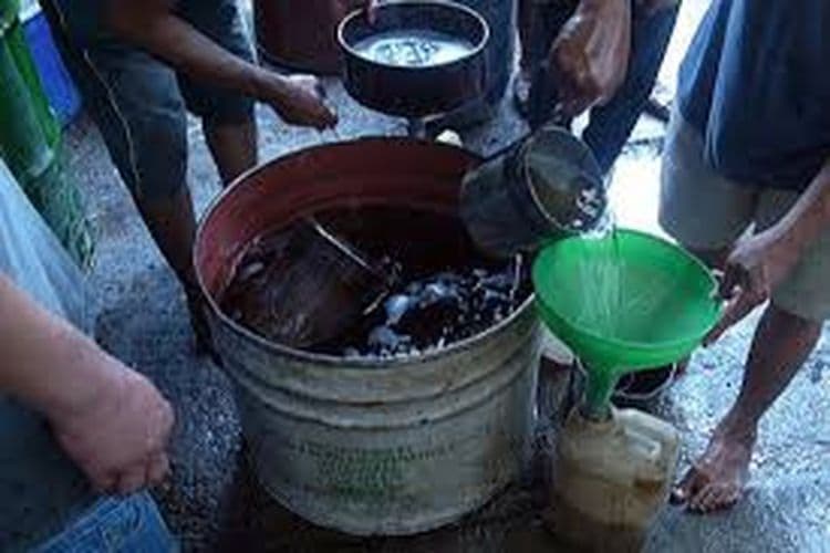 Ilustrasi berita MIMIKA: Harga Minyak Tanah Capai Rp 14 Ribu Perliter, Disperindag dan Pertamina Tutup Mata, Kapolres Mimika Diminta Turun Tangan
