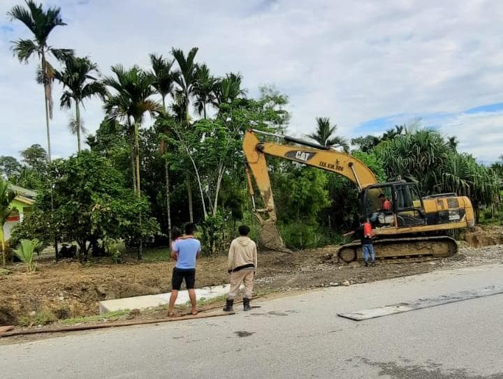 Ilustrasi berita MIMIKA: Eksavator Proyek Perluasan Jalan Cenderawasih Diduga Putuskan Jaringan Kabel Optik di Karang Senang SP 3