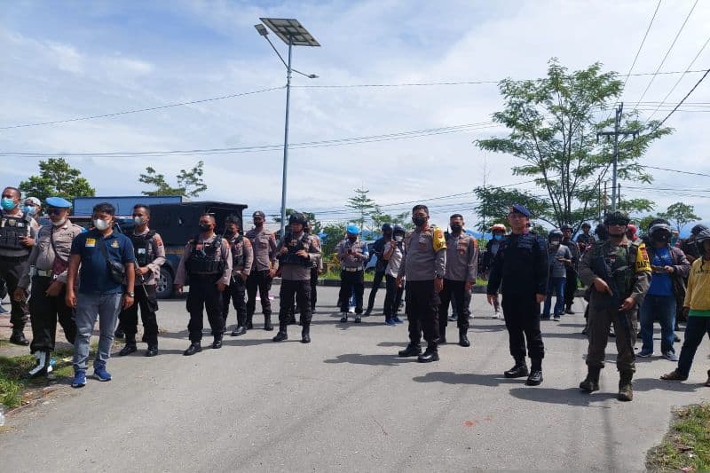 Ilustrasi berita MIMIKA: Sebelum Dibubarkan Polisi, Massa Pendemo di Timika Tuntut 3 Point, Tolak DOB dan Otsus Minta Referendum