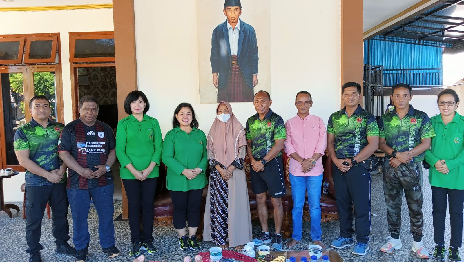 Ilustrasi berita PAPUA: Kunjungi Ibunda Bahlil Lahadia di Fakfak, Pangdam Kasuari : Saya Datang Bukan Sebagai Panglima