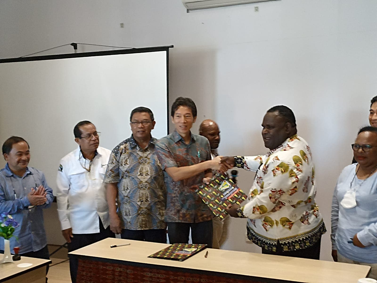Ilustrasi berita MIMIKA: Lanjutkan Kerjasama Dengan YPMAK Kelola Sekolah Asrama Taruna Papua, Yayasan Lokon Datangkan Guru dari Filipina