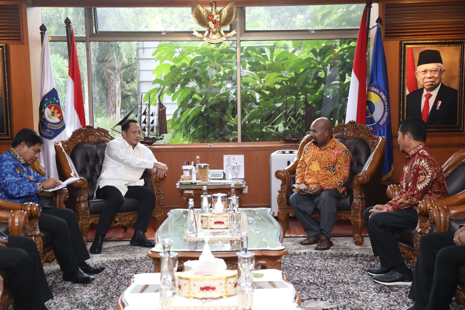 Ilustrasi berita PAPUA: Gelar Pertemuan Tertutup, Mendagri dan Gubernur Enembe Sepakati Pemekaran Tujuh Provinsi di Papua