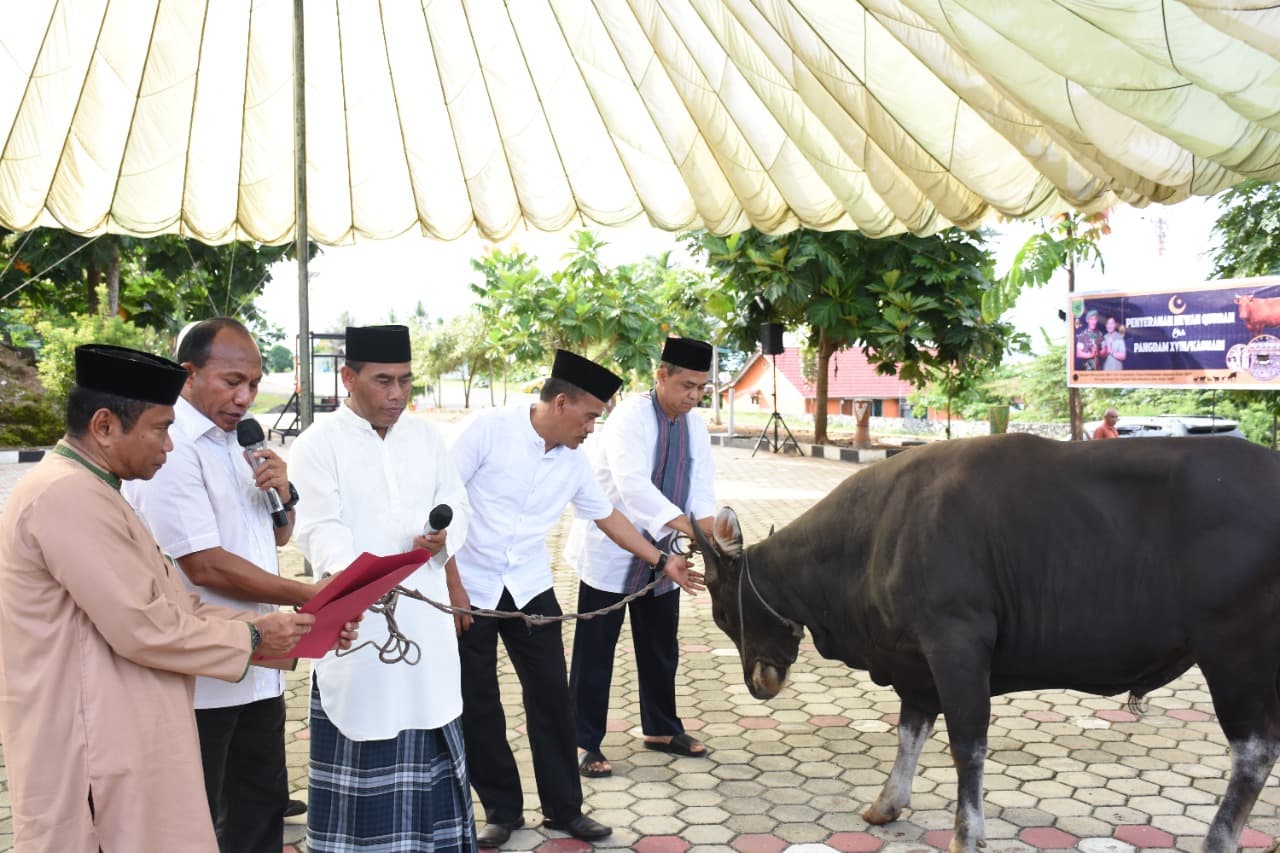 Ilustrasi berita PAPUA: Pangdam Kasuari Serahkan Hewan Kurban Kepada Pengurus Masjid, Memaknai Idul Adha Sebagai Bentuk Syukur dan Terima Kasih Kepada Tuhan