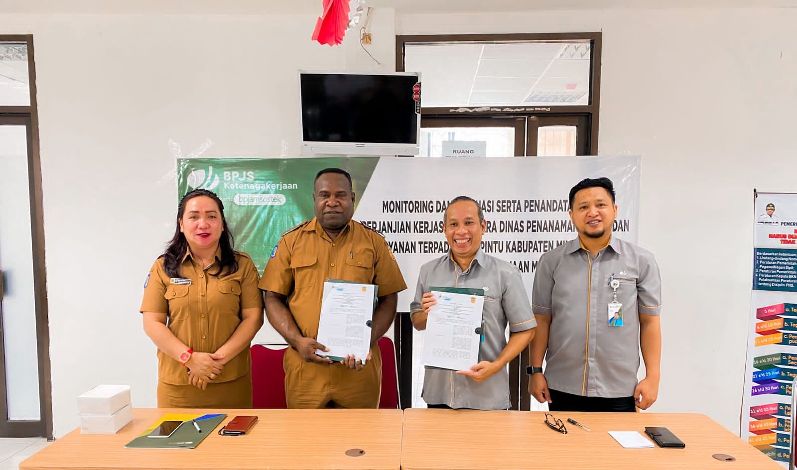 Ilustrasi berita MIMIKA: Warga Timika yang Mengurus Ijin Usaha di DPMPTSP Wajib Sertakan Pekerja dalam Program BPJS Ketenagakerjaan