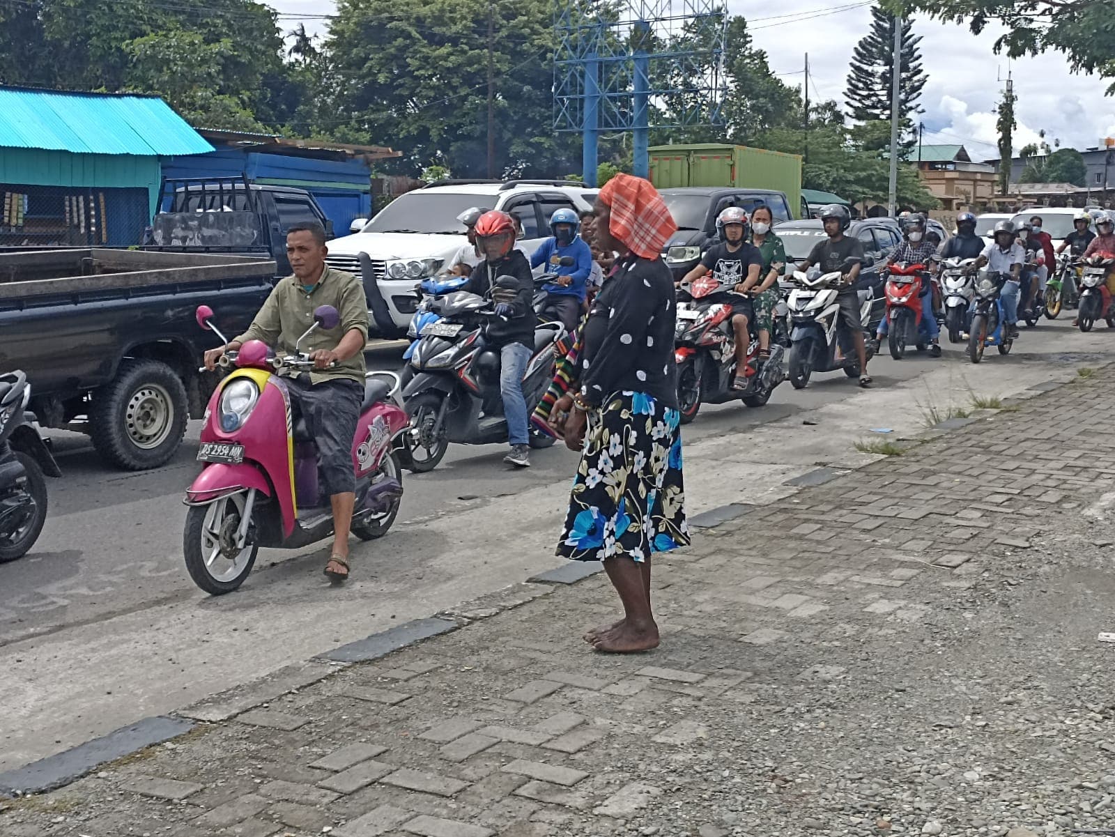 Ilustrasi berita MIMIKA: Belum Juga Diamankan, ODGJ Bikin Onar di Area Lapangan Jayanti Timika, 4 Mobil Kena Lemparan Batu