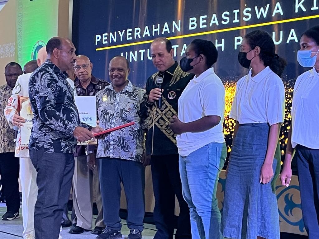 Ilustrasi berita PAPUA: Badan Penanggulangan Teroris Berikan Beasiswa pada 60 Putra-putri Papua, Boy Rafli: Demi Kemajuan Papua
