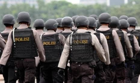 Ilustrasi berita PAPUA: Ulah Dua Pemabuk Massa Serang Polres Tolikara, 5 Polisi Terluka, Seorang Warga Tewas