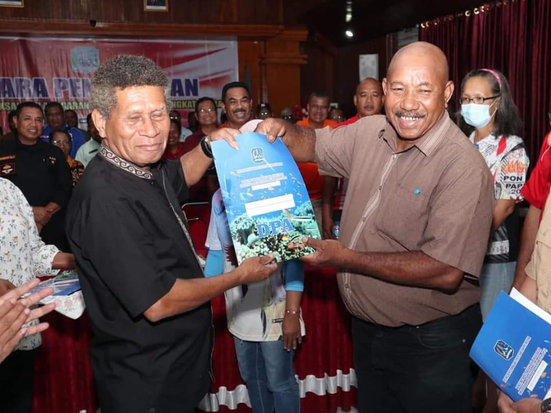 Ilustrasi berita PAPUA: Dari Penyerahan DPA Biak Numfor Tahun 2023, Bupati Naap Ingatkan Dokumen Juga Dibagi ke Kabid dan Kasubid
