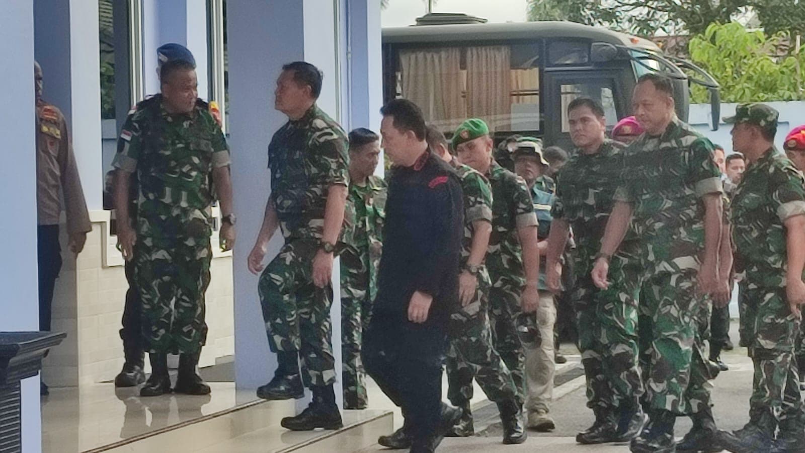 Ilustrasi berita MIMIKA: Tiba di Timika, Panglima TNI dan Kapolri Gelar Pertemuan Tertutup