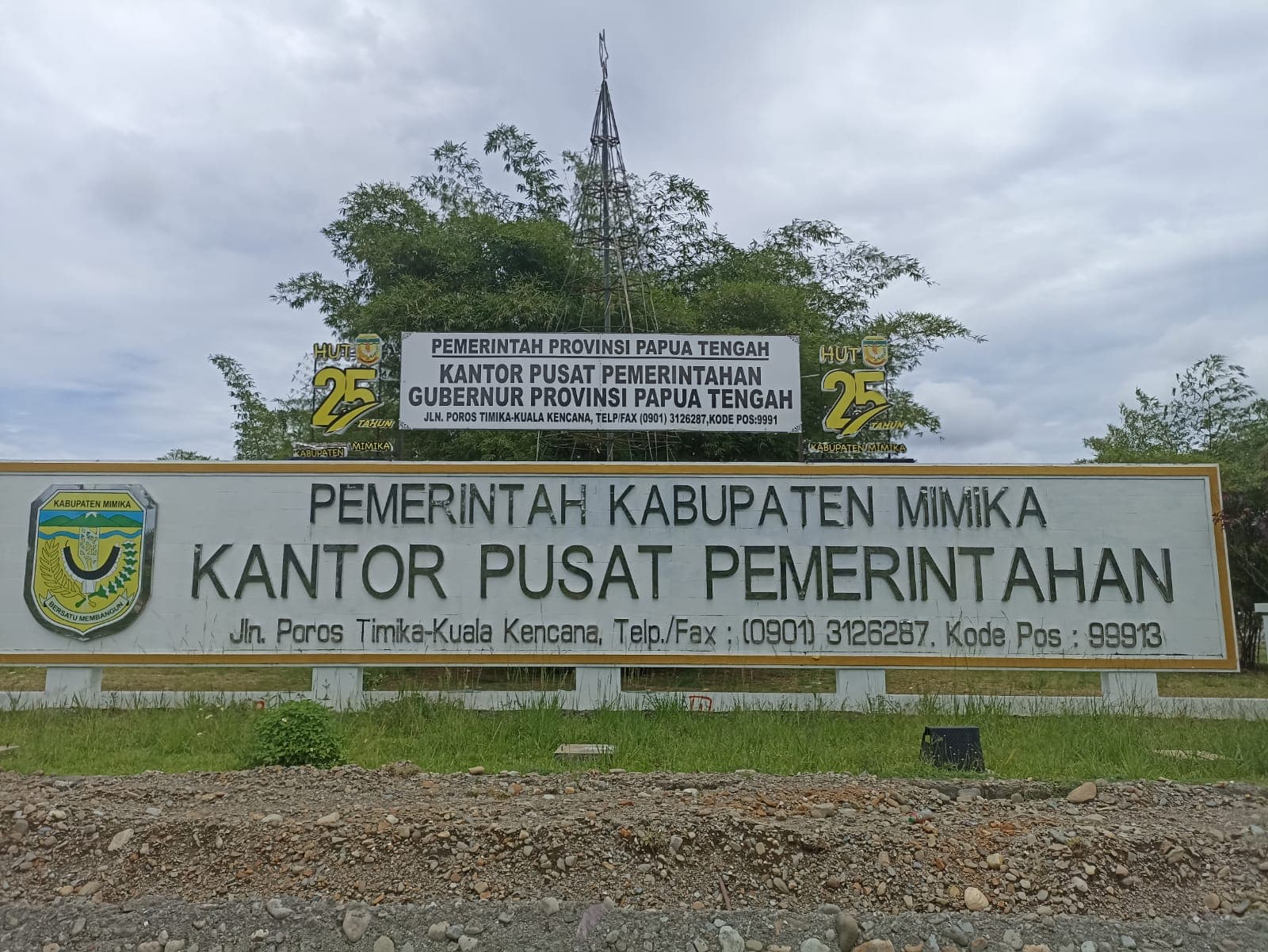 Ilustrasi berita MIMIKA: Papan Nama Provinsi Papua Tengah Masih Terpampang di Kantor Pemda SP3, DPRD Minta Timika Jadi Kota Madya