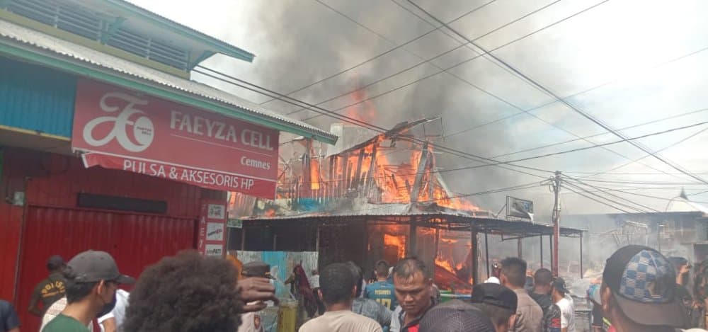 Ilustrasi berita PAPUA: Si Jago Merah Mengamuk, Bank Papua dan Sejumlah Ruko di Agats Ludes Terbakar