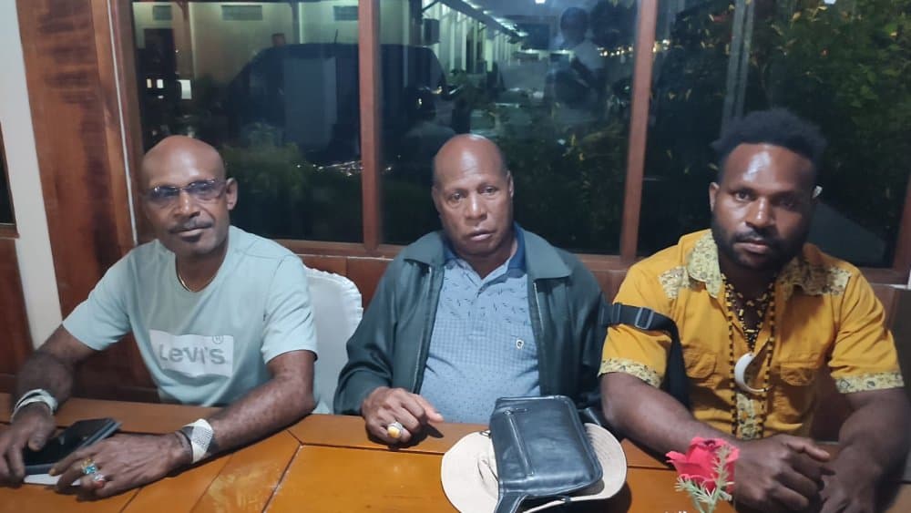 Ilustrasi berita MIMIKA: 2 Lembaga Adat Asli Mimika Mulai Soroti Manufer Pj Bupati Valentinus, Karel : Kepentingan Politik Siapa ?, Surati Polisi Gelar Aksi Besar-besaran