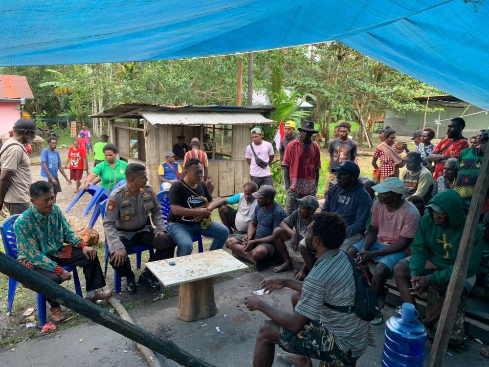 Ilustrasi berita MIMIKA: Jalan ke Pelabuhan Pomako Lumpuh Total, Keluarga Markus Kamisopa Tuntut Ganti Rugi Rp 5 Miliar