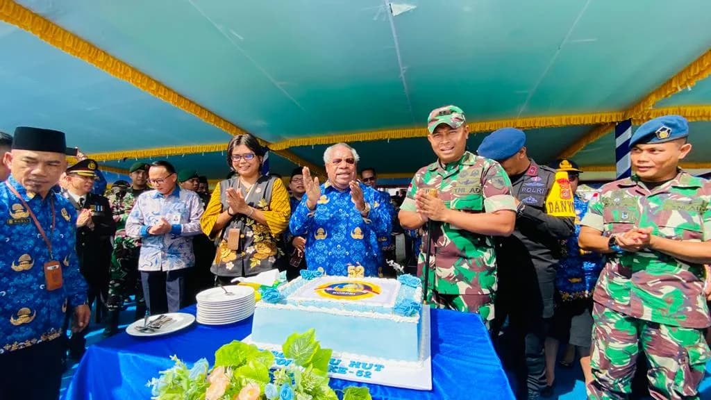 Ilustrasi berita MIMIKA: Pimpin Upacara HUT KORPRI ke 52, Bupati Omaleng Ingatkan Dua Faktor Pengubah Kehidupan
