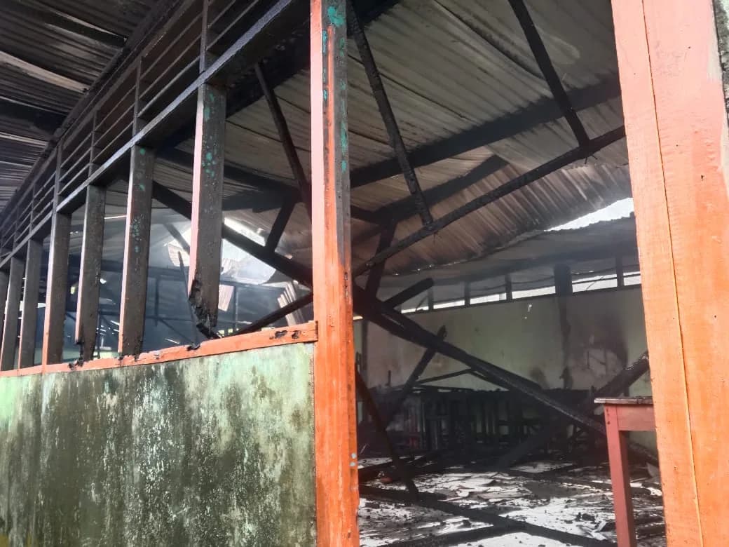 Ilustrasi berita Jayapura: 5 Ruang Kelas SMA Satria Dilahap Si Jago Merah, Polisi Lakukan Penyelidikan