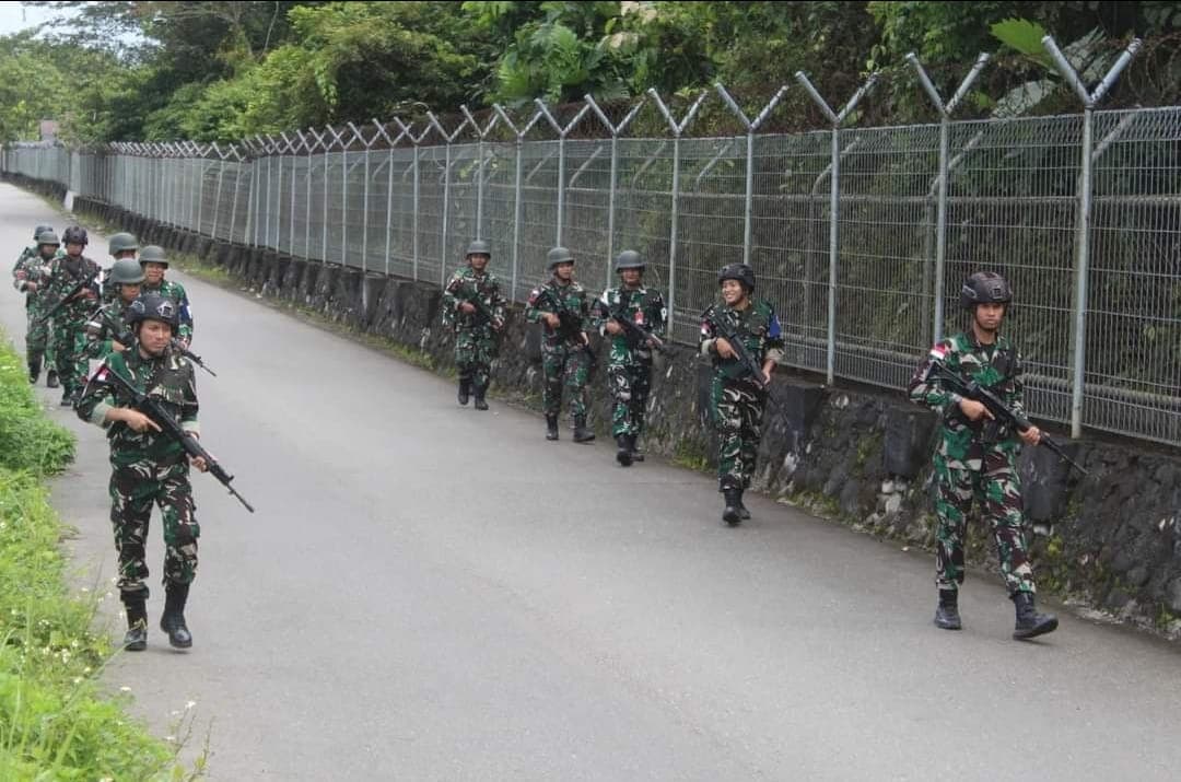 Ilustrasi berita MIMIKA: Asah Naluri Prajurit, Personil Lanud Yohanis Kapiyau Gelar Latihan Tempur Pertahanan Pangkalan TNI AU