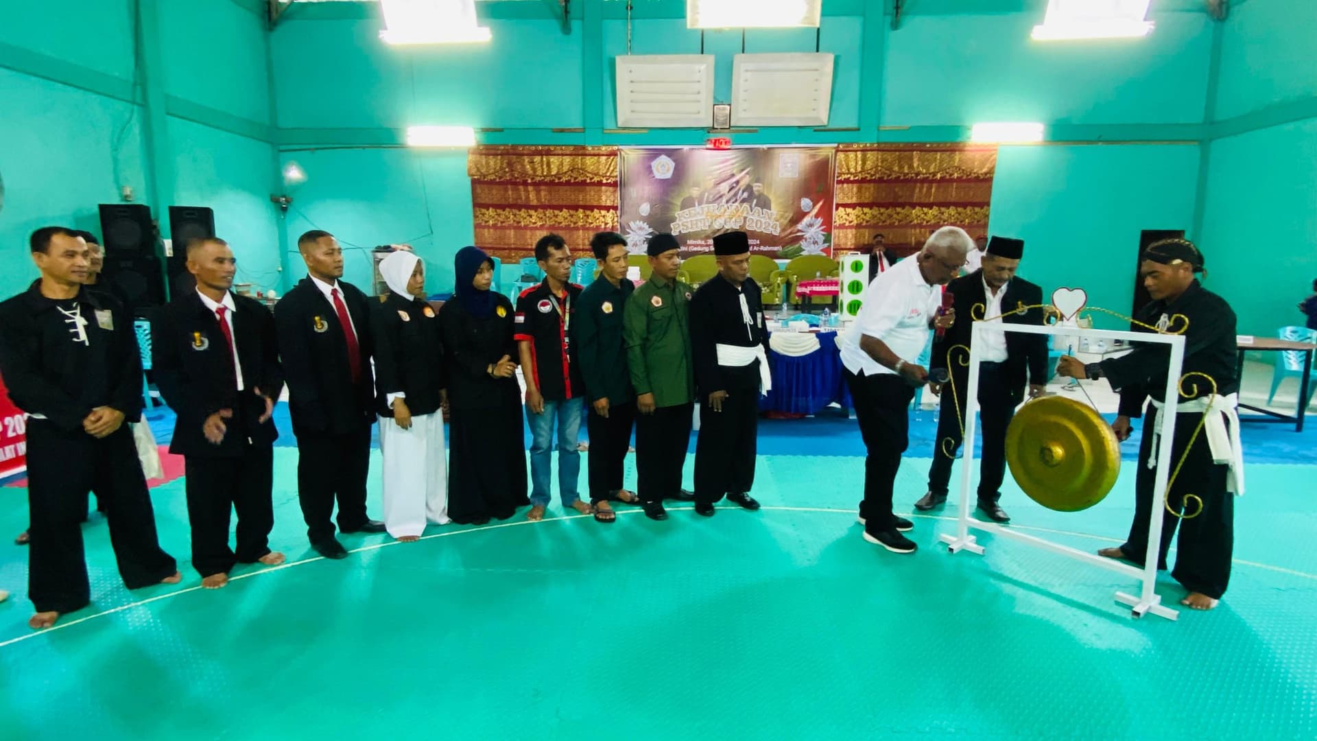 Ilustrasi berita MIMIKA: Buka Kejuaraan PSHT Cup 2024, Johannes Rettob Ingin Bangun Padepokan Pencak Silat Mimika