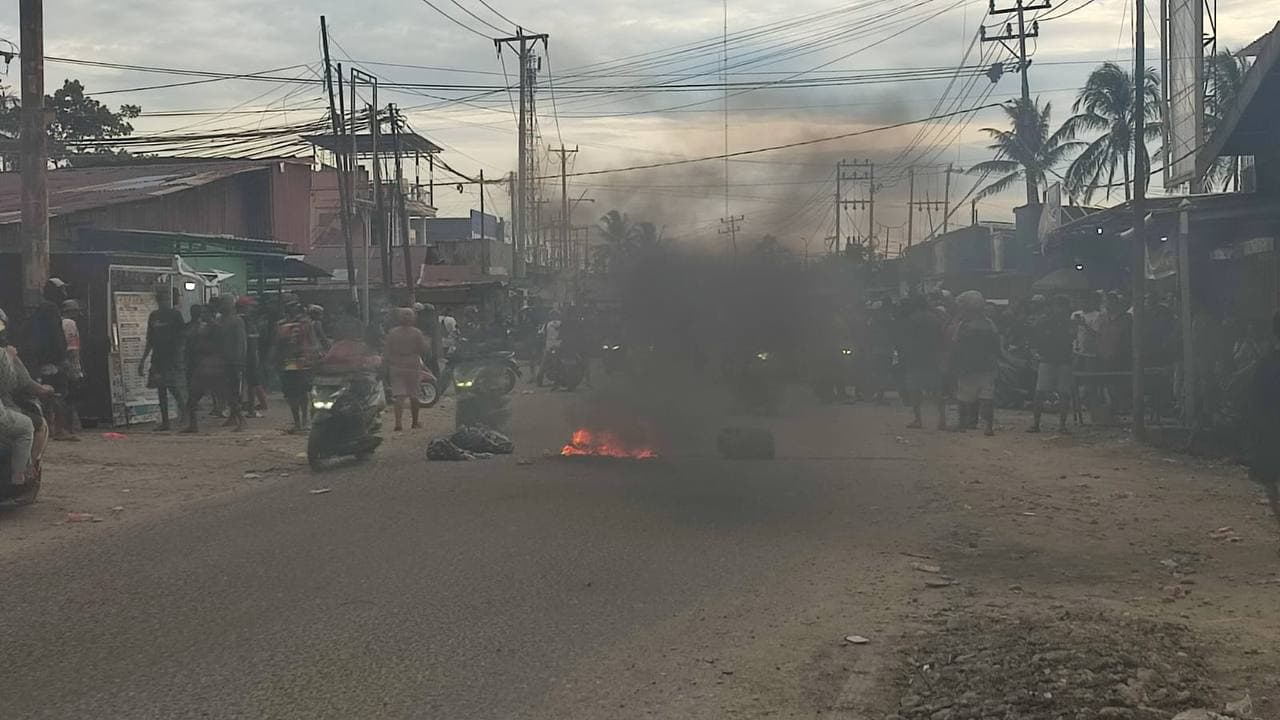 Ilustrasi berita MIMIKA: Dipicu Toko Emas Tutup, Pendulang Palang Jalan Ahmad Yani Perempatan Gorong-gorong Timika