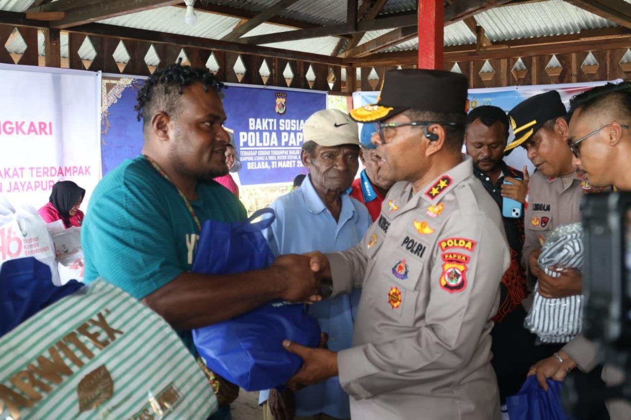 Ilustrasi berita NASIONAL: Kapolda Papua Tinjau Lokasi Banjir Luapan Danau Sentani dan Salurkan Bantuan Sosial