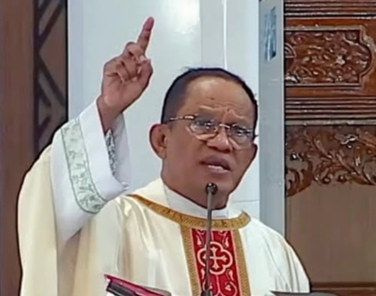 Ilustrasi berita BERITA UTAMA: Dari Mimbar Katedral Tiga Raja Timika, Pastor Amandus Soroti Ulah Makelar Tanah yang Dibekingi Aparat Negara