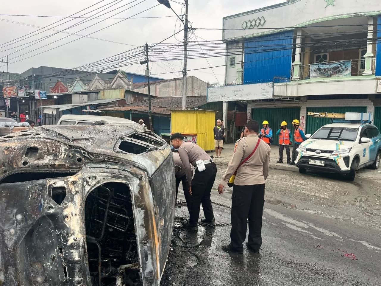 Ilustrasi berita JAYAPURA: Mobil Daihatsu Terios Terbakar Usai Tabrak Pembatas Jalan di Pos 7 Sentani