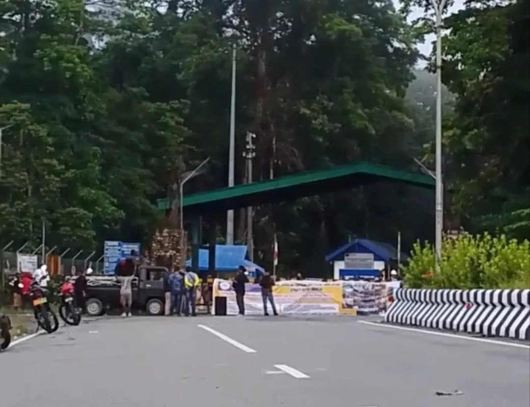 Ilustrasi berita Mimika: Breakingnews : Check Point Kuala Kencana Dipalang, Karyawan dan Anak Sekolah Terjebak  Antrean Kendaraan