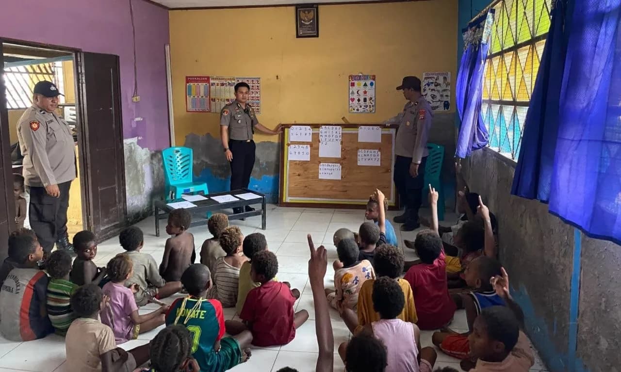 Ilustrasi berita Pendidikan: Aktifkan Kembali Taman Baca Kemala Cendekia, Polsek Pomako Dorong Anak Pesisir Gemar Membaca