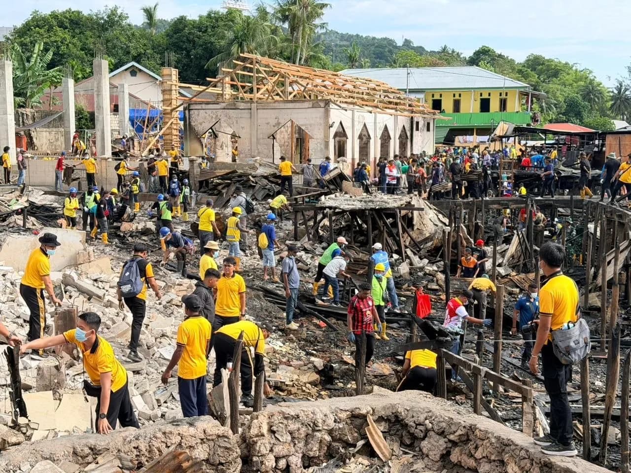 Ilustrasi berita JAYAPURA: Polresta Jayapura Kota Bersama Forkopimda Bersihkan Puing Kebakaran di Dok 5 Bawah