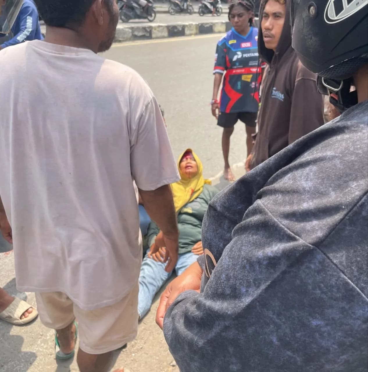 Ilustrasi berita Mimika: Diduga Kejar Pelaku Jambret, Seorang Ibu Pengendara Motor Tabrak Truk di Jalan Yos Sudarso Timika