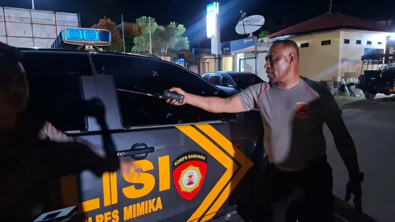 Ilustrasi berita Mimika: Patroli Gabungan di Kwamki Narama Diserang Panah, Wakapolres Mimika : yang Kedapatan Bawah Sajam Tetap Diproses Hukum