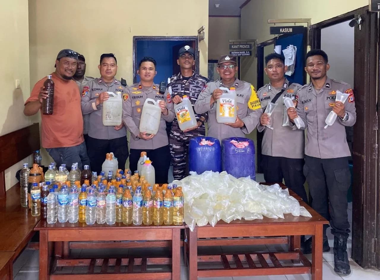 Ilustrasi berita Mimika: Polsek Pelabuhan Pomako Amankan 288 Liter Miras Lokal Saat Razia Penumpang KM Leuser