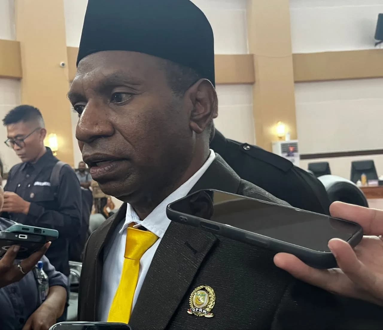 Ilustrasi berita Mimika: Ketua DPRK Mimika : Pembahasan APBD Perubahan 2026 Sengaja  Ditunda, Tunggu Proses Pemakaman Alm Karel Gwijangge Selesai