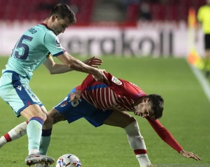 Ilustrasi berita OLAHRAGA: Granada Diimbangi Levante Meski Hanya Diperkuat 10 Pemain