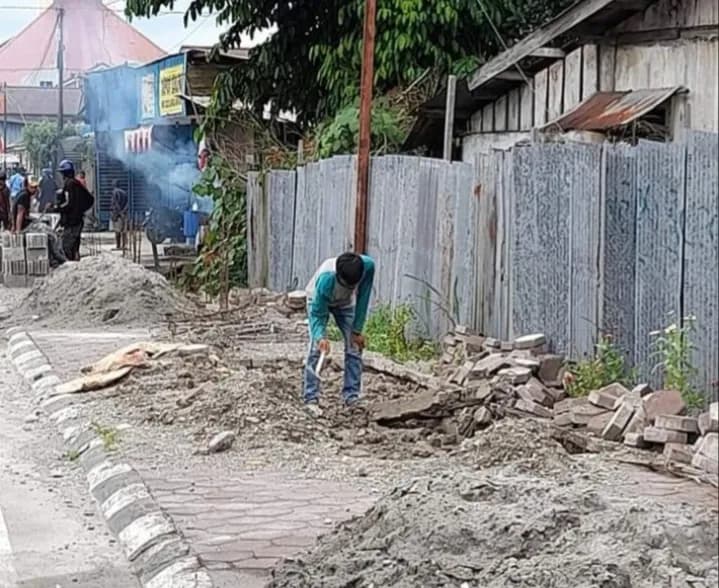 Ilustrasi berita MIMIKA: Setelah Disorot, Kontraktor Kembalikan Fungsi Trotoar Jalan Cenderawasih