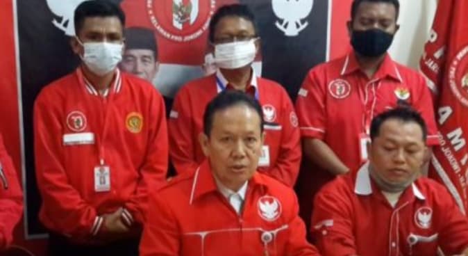 Ilustrasi berita Papua: Berharap Damai Dengan Pigai, Ambroncius Nababan Mengemis Maaf Masyarakat Papua