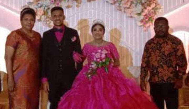 Ilustrasi berita Papua: Terpikat Cinta Seorang Gadis Manis, Pemain Timnas Indonesia Asal Papua, Ricky Kambuaya Akhirnya Resmi…