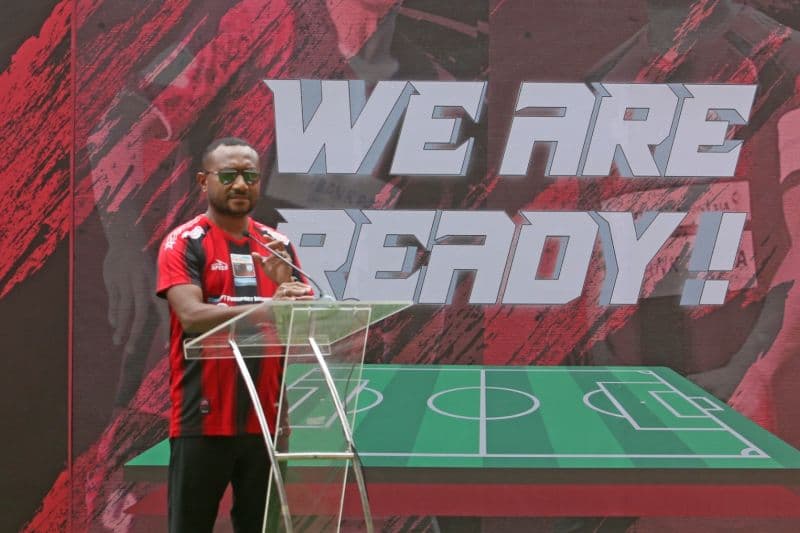 Ilustrasi berita Papua: Yan Mandenas Sarankan Pemain Persipura Bermain Bagi Klub Luar Negeri