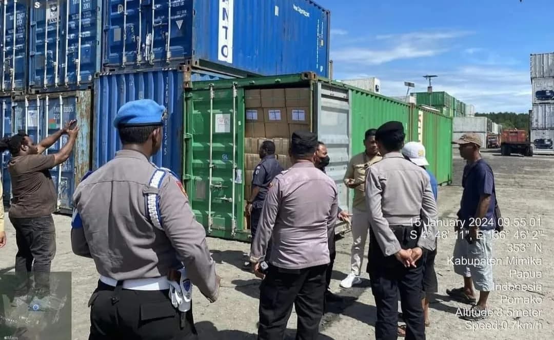 Ilustrasi berita PEMILU 2024: 380 Personel Polri Kawal Distribusi Logistik Pemilu 2024 ke 18 Distrik di Kabupaten Mimika