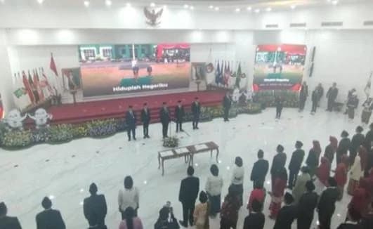 Ilustrasi berita Mimika: Sah, 5 Komisioner KPU Mimika Resmi Dilantik, Dete Abugau Jabat Ketua