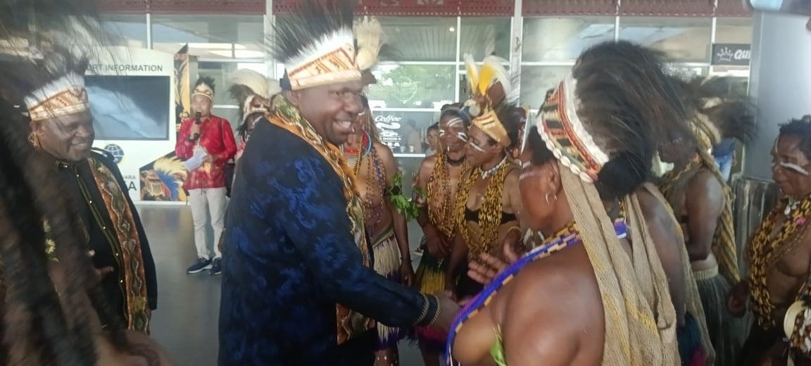 Ilustrasi berita Mimika: Hadiri Pentahbisan Uskup Timika, Bupati Intan Jaya Tekankan Sinergi Iman dan Kedamaian di Papua