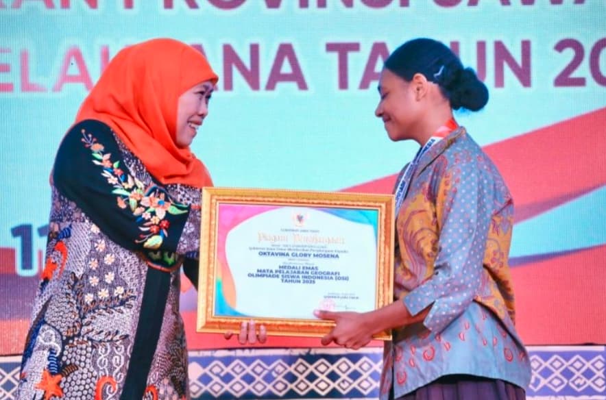 Ilustrasi berita BERITA UTAMA: 11 Orang dari Timika, Khofifah apresiasi 105 siswa ADEM Papua di Jatim tembus PTN