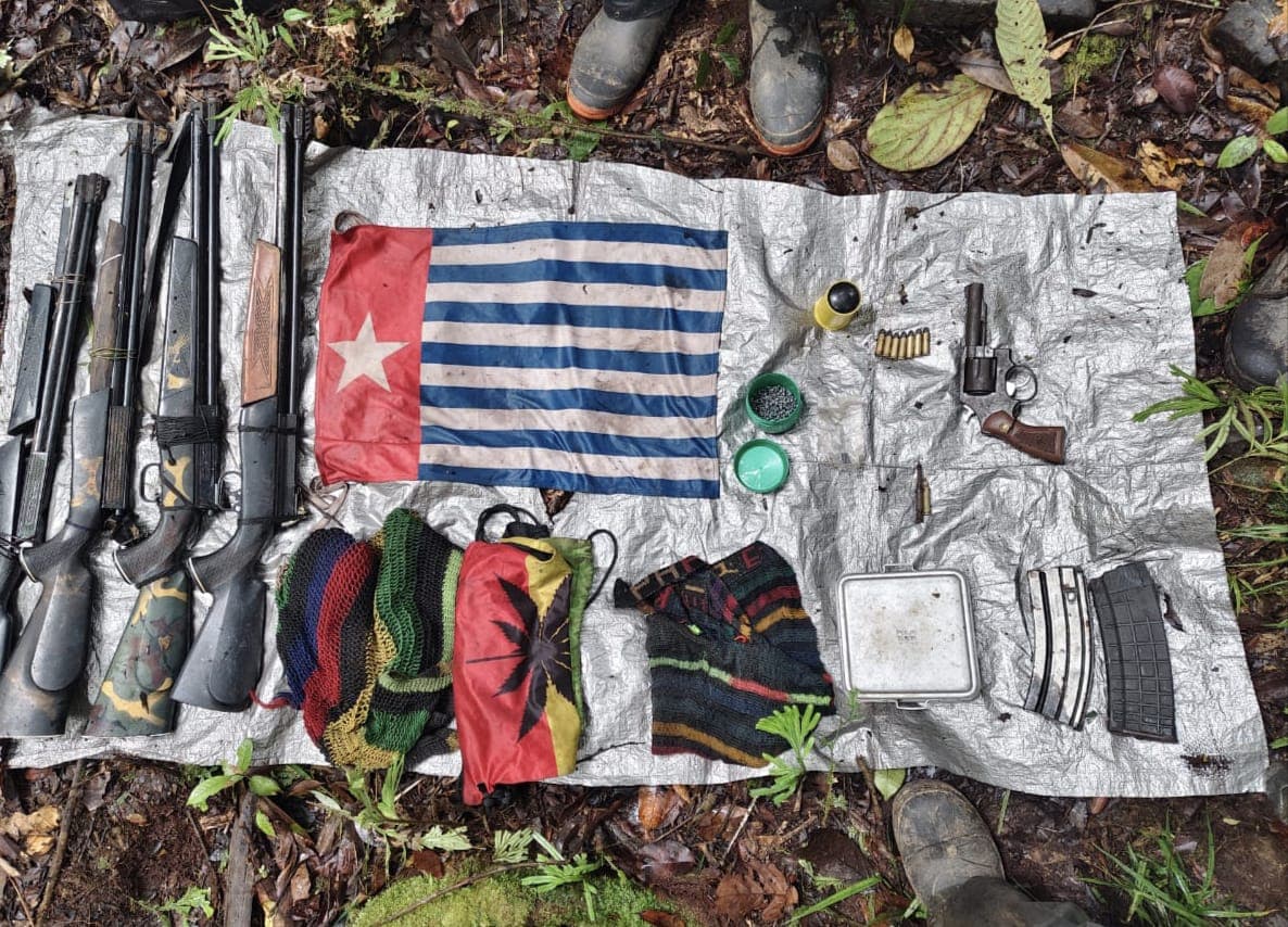 Ilustrasi berita Papua: Patroli Koops TNI Habema Amankan Pistol Revolver dan Amunisi di Markas OPM Wilayah Kalimin, Nduga