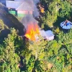 Ilustrasi berita Mimika: Anggota OPM Kodap III/Puncak Pimpinan Lekagak Talenggen Bakar Rumah Warga di Kampung Muara Distrik Pogoma