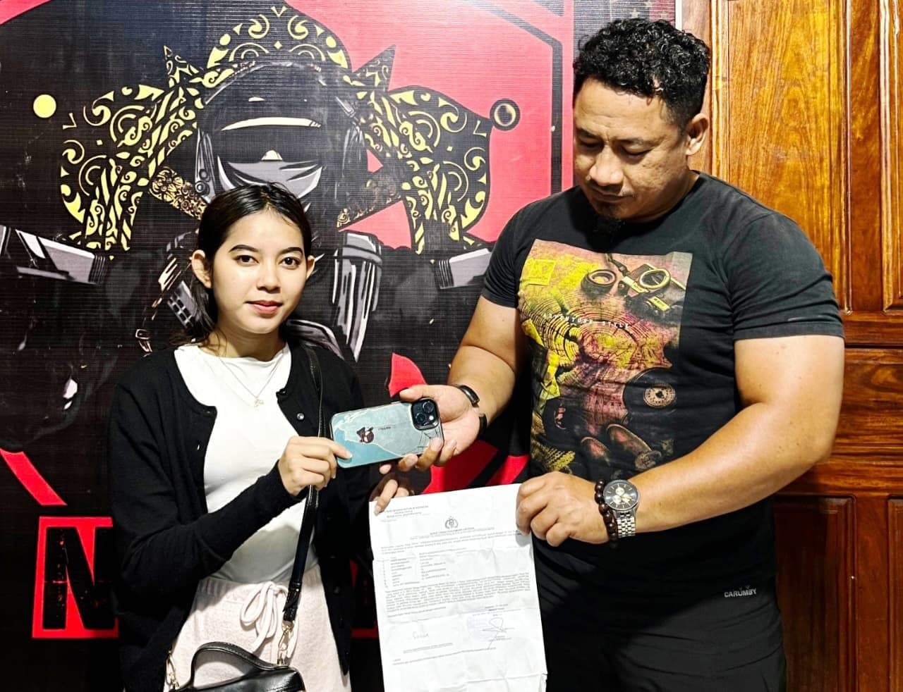 Ilustrasi berita Opini: Polisi Kembalikan iPhone 15 yang Dilaporkan Hilang kepada Pemilik